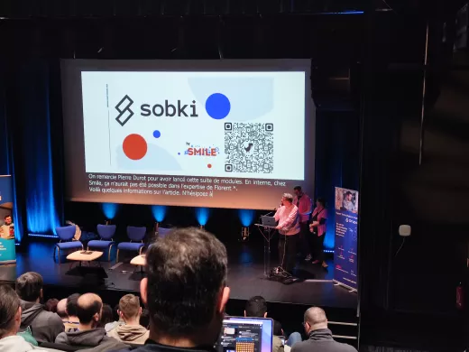 Message du sponsor Smile, annonce de Sobki par Vincent Maucorps sur scène